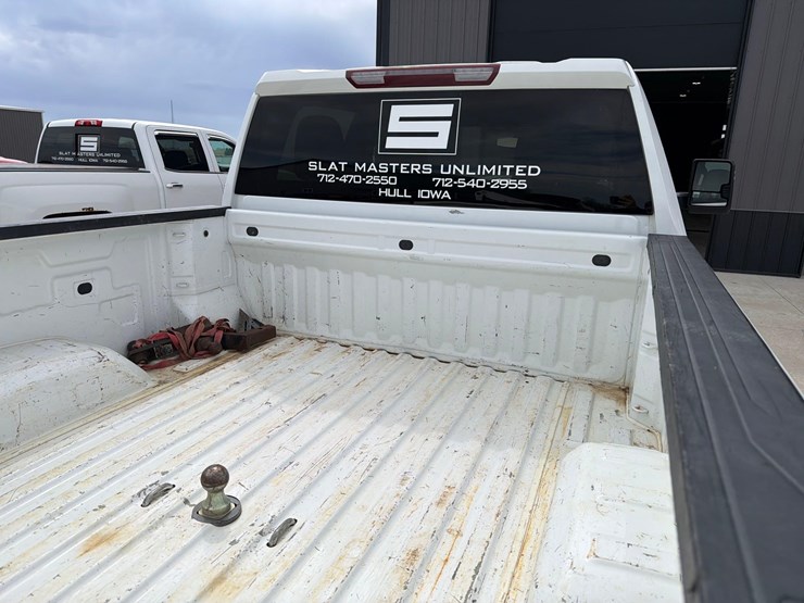 2021-chevrolet-2500hd-image-23