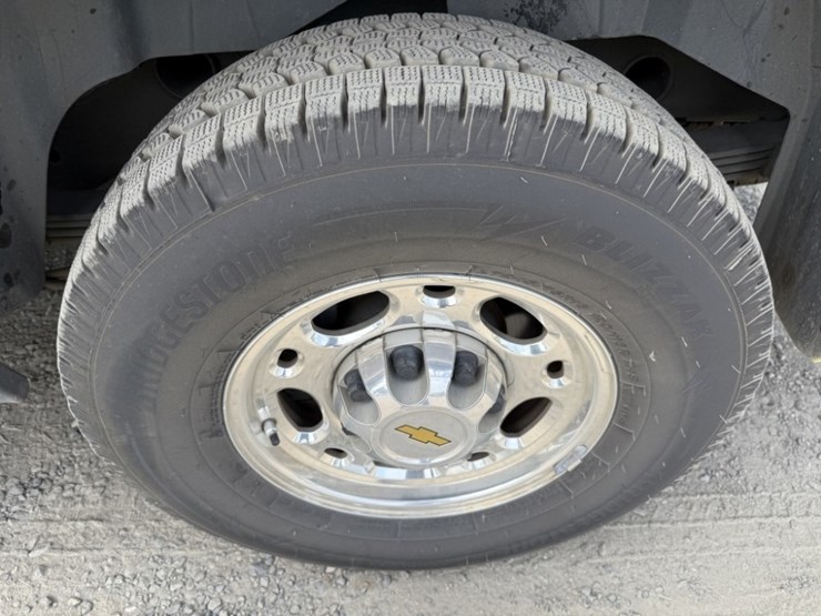 2007-chevrolet-suburban-2500-image-19