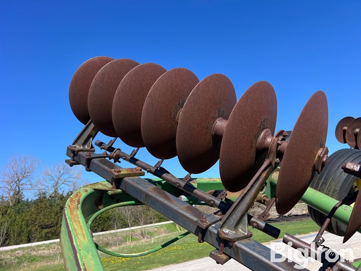 john-deere-220-image-18