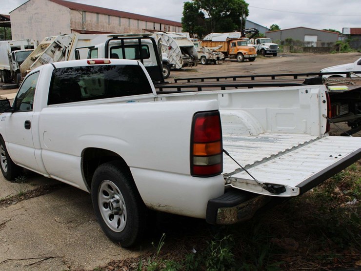 2005-gmc-sierra-1gtec14xx5z319693-mileage:-unknown-image-7