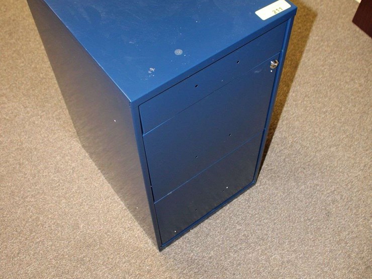 small-medal-three-drawer-file-cabinet-image-1