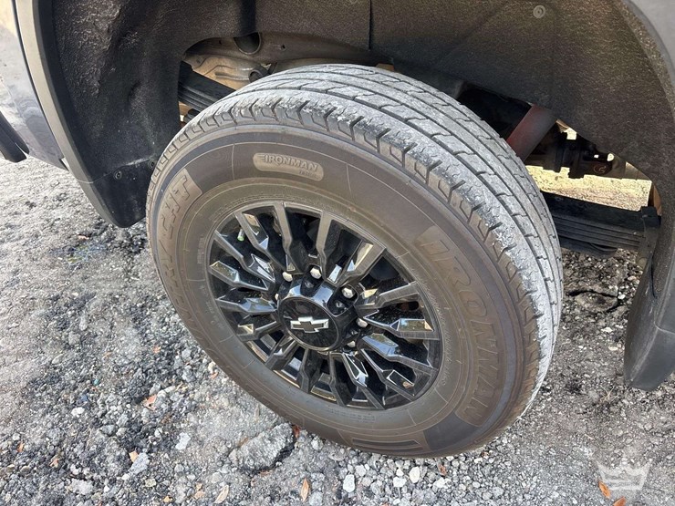 2021-chevrolet-silverado-2500-image-35