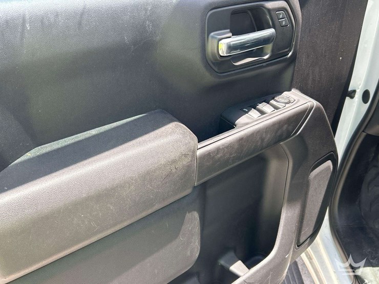 2024-chevrolet-silverado-1500-image-11