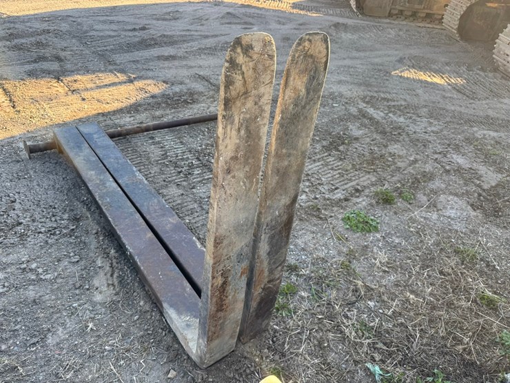 #3924-•-approx-48"-loader-forks-image-4