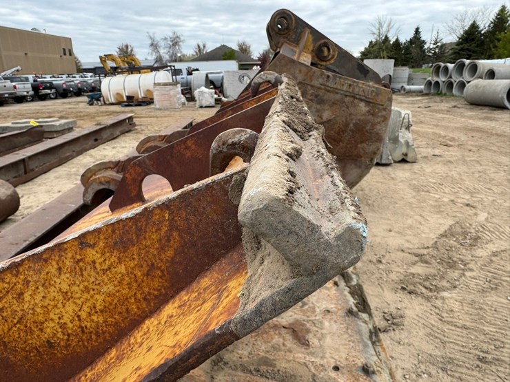 #3958-•-approx-10'-loader-bucket-image-9