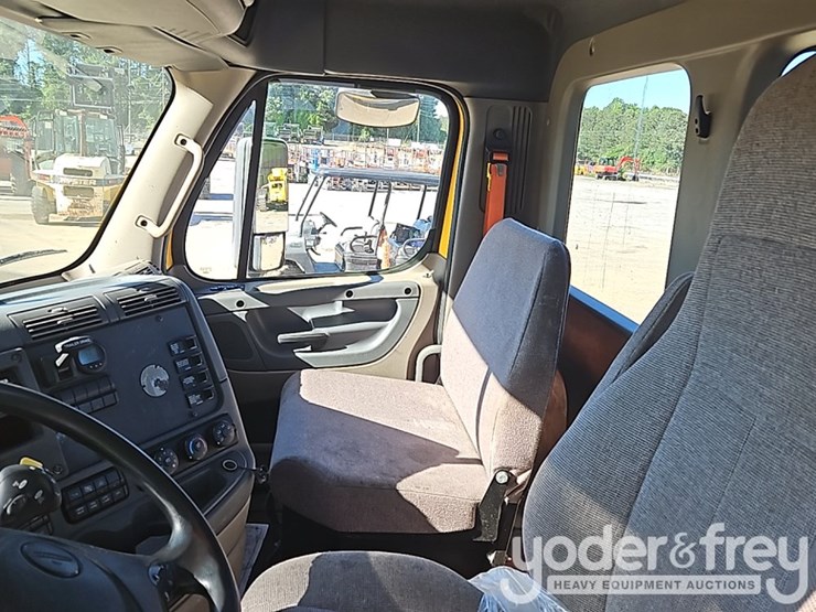2019-freightliner-cascadia-image-21