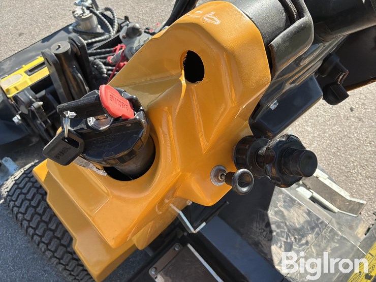 2024-massey-ferguson-730-image-17