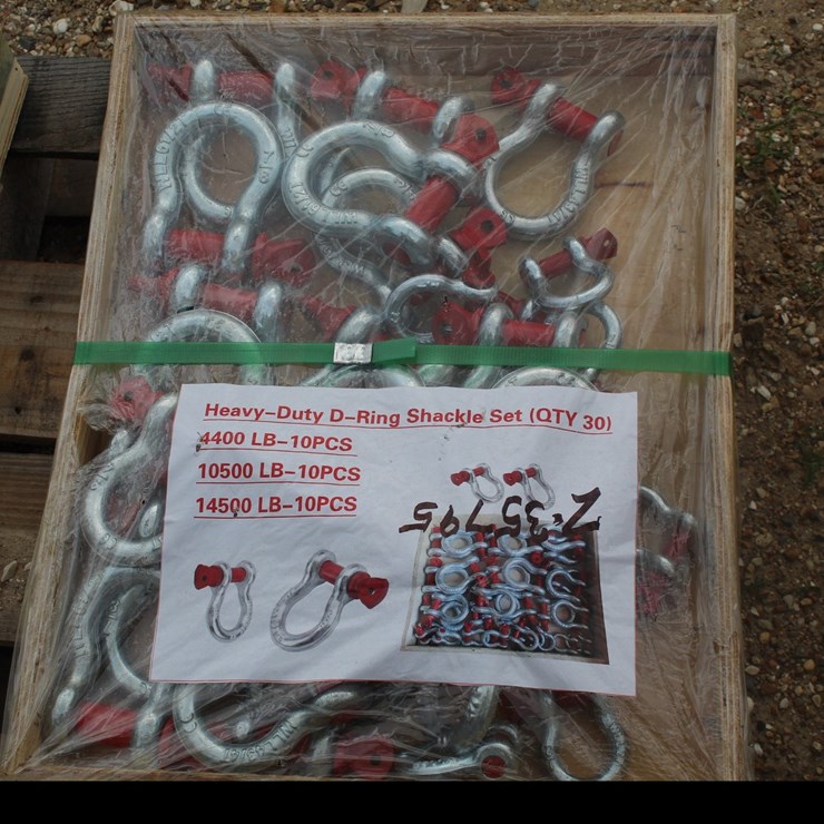 #5171 • BOX OF HEAVY DUTY D RING SHACKLES