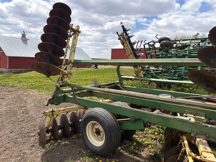 john-deere-230-image-22