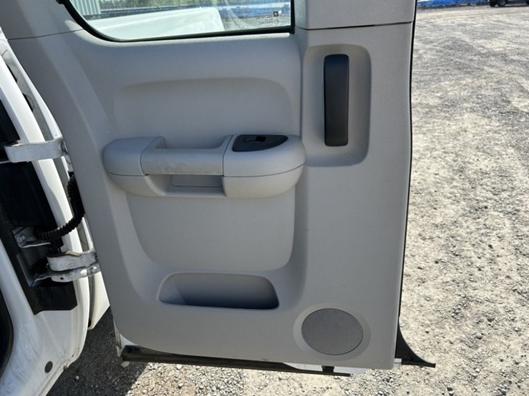 2013-chevrolet-silverado-1500-image-28