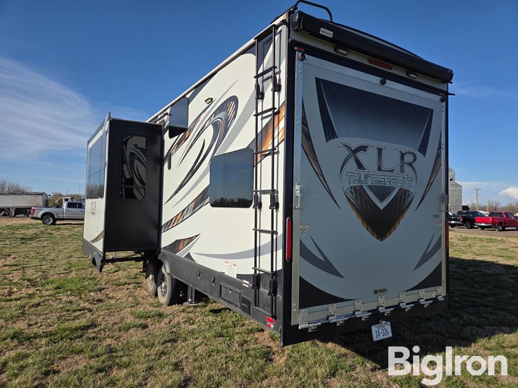 2015-forest-river-xlr-thunderbolt-t/a-toy-hauler-image-7