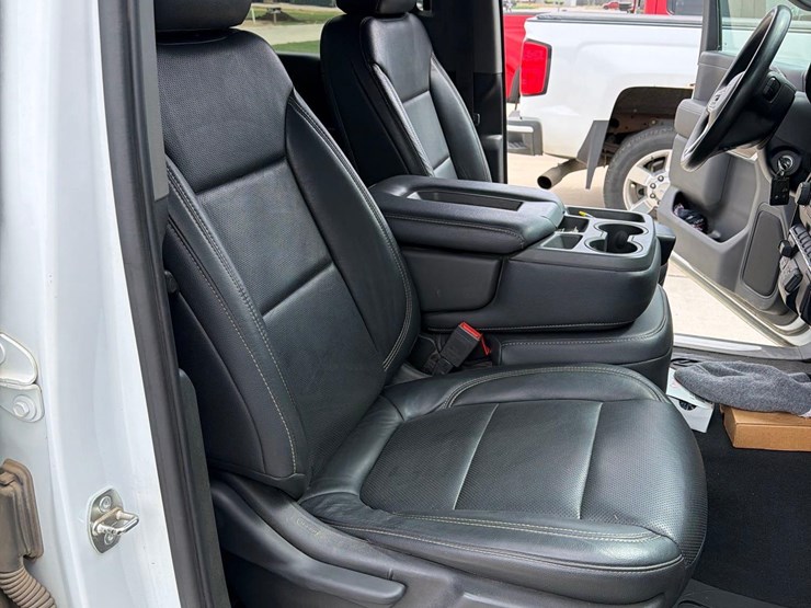 2021-chevrolet-2500hd-image-44