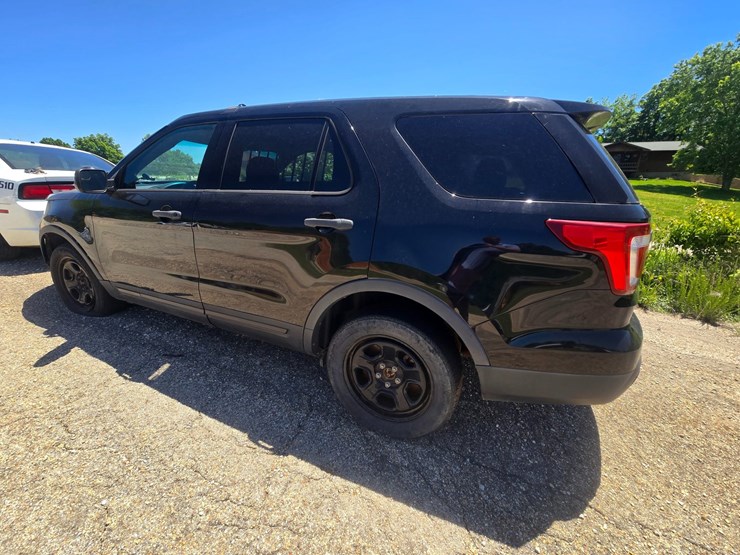2016-ford-explorer-image-10