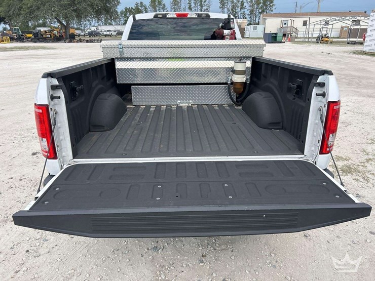 2017-ford-f150-image-13