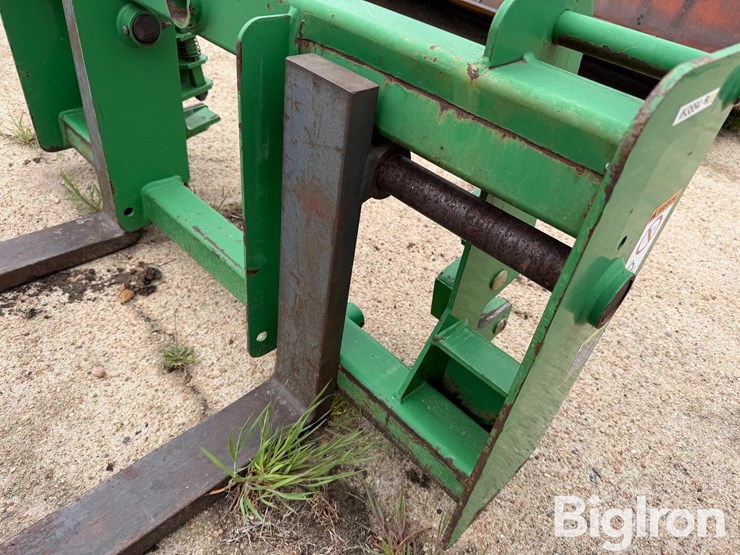 john-deere-pallet-forks-image-9