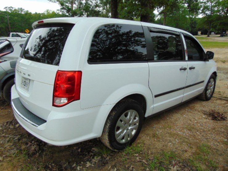 2016-dodge-grand-caravan-image-2