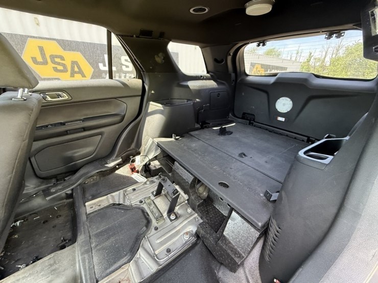 2017-ford-explorer-image-22