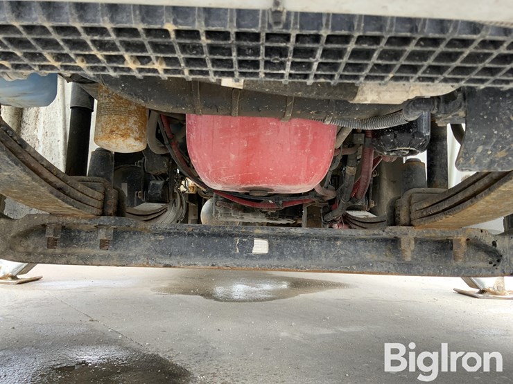 2016-freightliner-m2-106-image-18