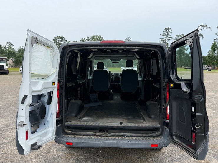 2015-ford-transit-image-6