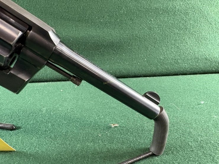 colt-official-police-38spl-revolver-image-10