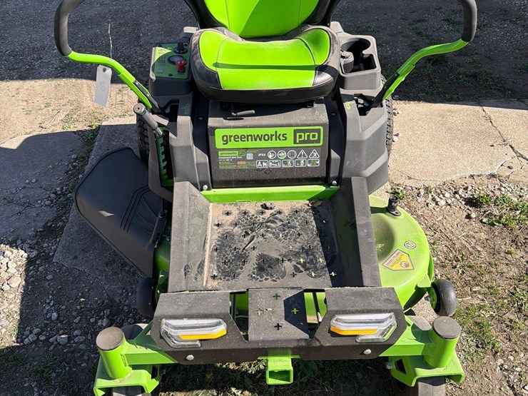 greenworks-pro-crz-428-electric-lawnmower-image-2