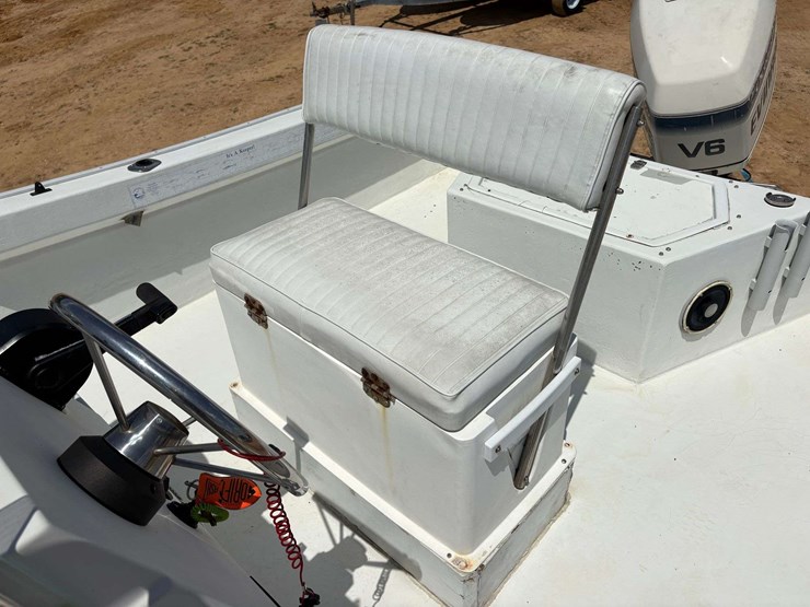 18'-cape-horn-center-console-fiberglass-bay-boat-image-25
