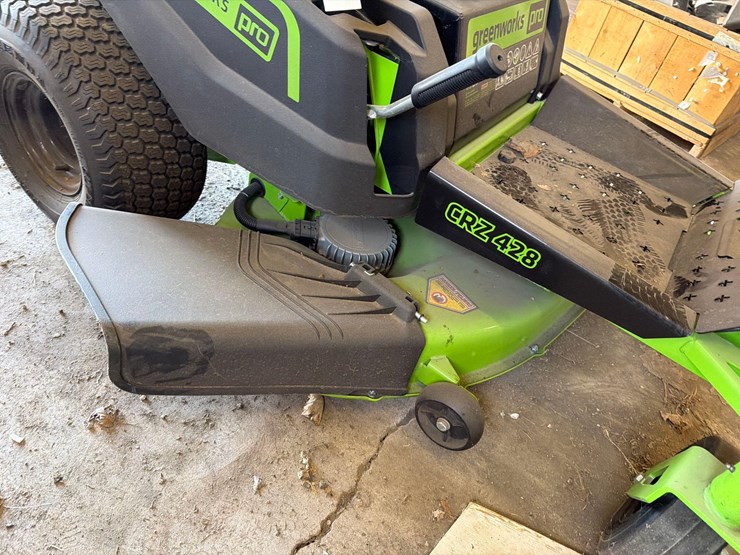 greenworks-pro-crz-428-zero-turn-lawnmower-image-10