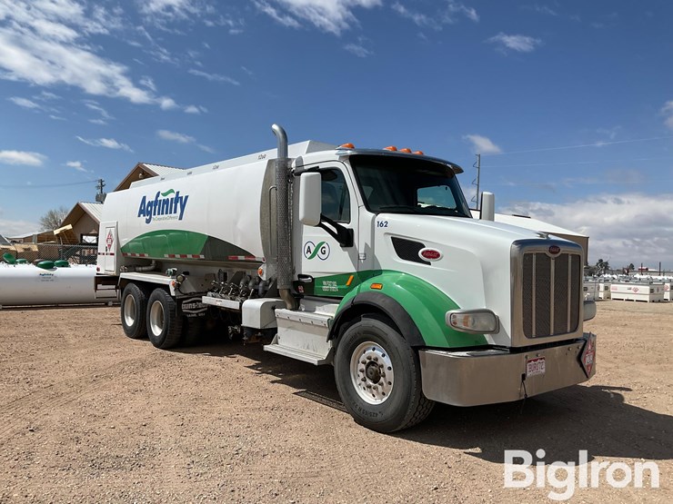 2015-peterbilt-567-image-3