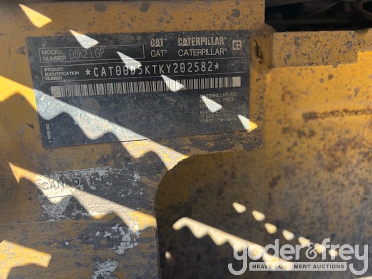 2016-caterpillar-d5k2-lgp-image-15