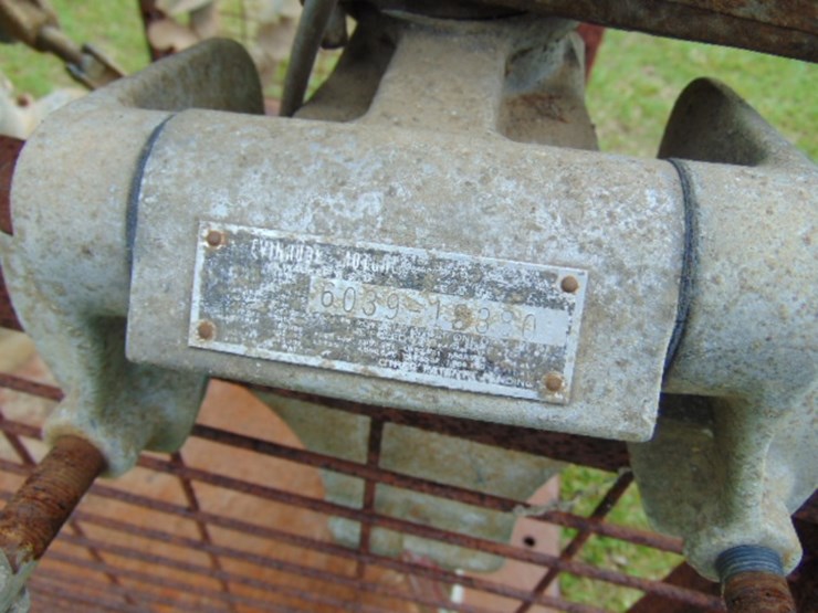 evinrude-antique-boat-motor-image-3