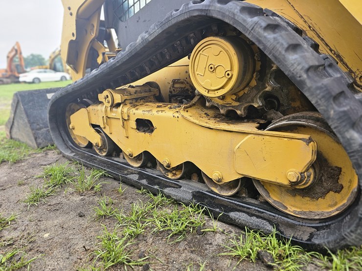 2022-caterpillar-259d3-image-5