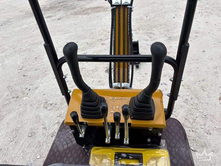 2026-cfg-industrial-h13r-mini-excavator-image-11