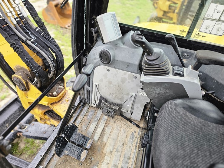 caterpillar-305e2-image-12