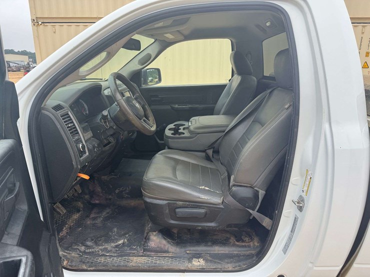 2019-ram-1500-classic-image-10