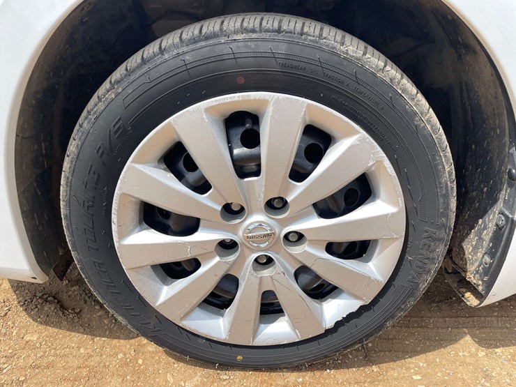 2017-nissan-sentra-4-door-sedan-(130,684-miles)-image-19
