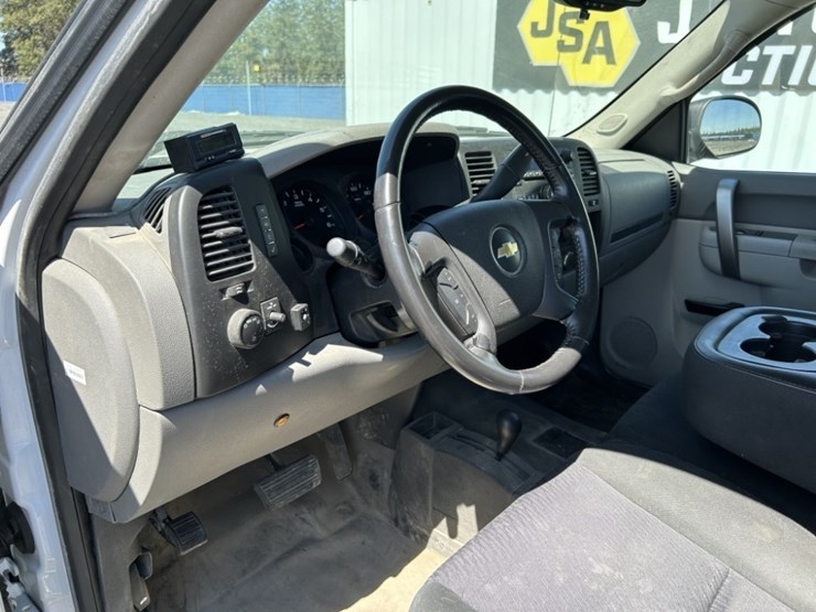 2013-chevrolet-silverado-1500-image-22
