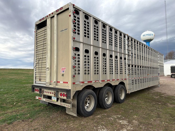 2008-wilson-livestock-trailer-image-4