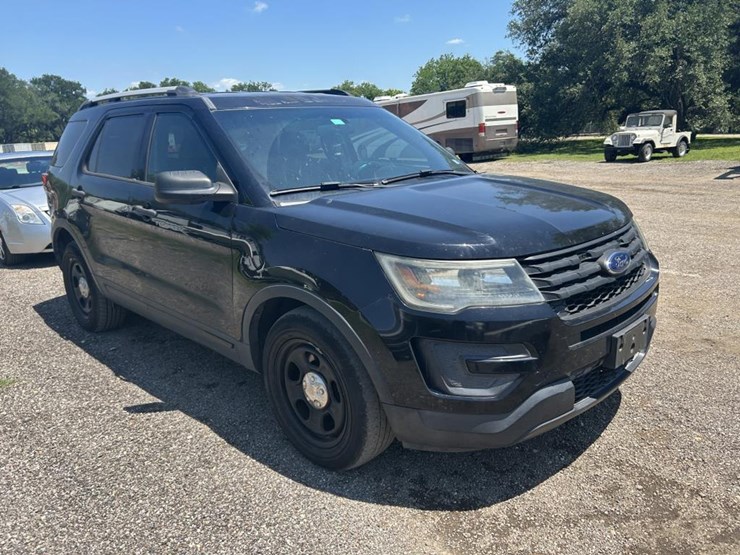 2017-ford-explorer-image-3