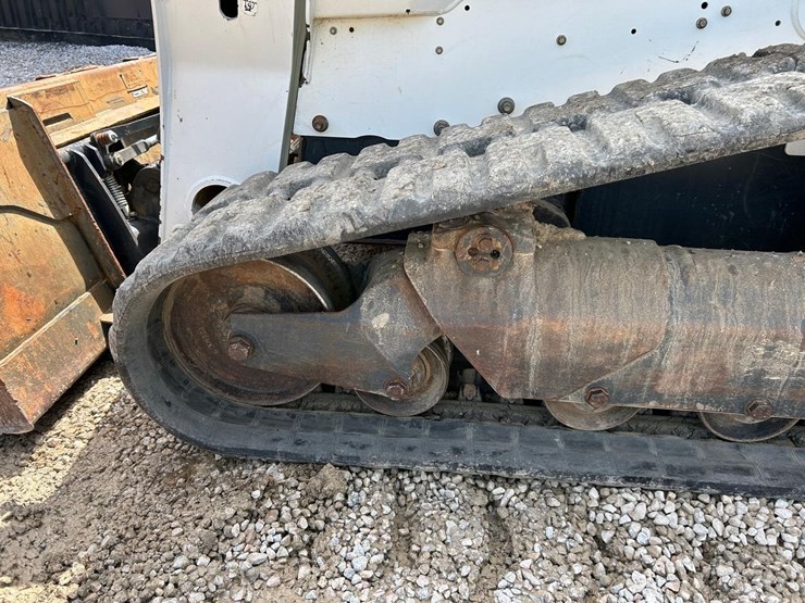 2022-bobcat-t870-image-17