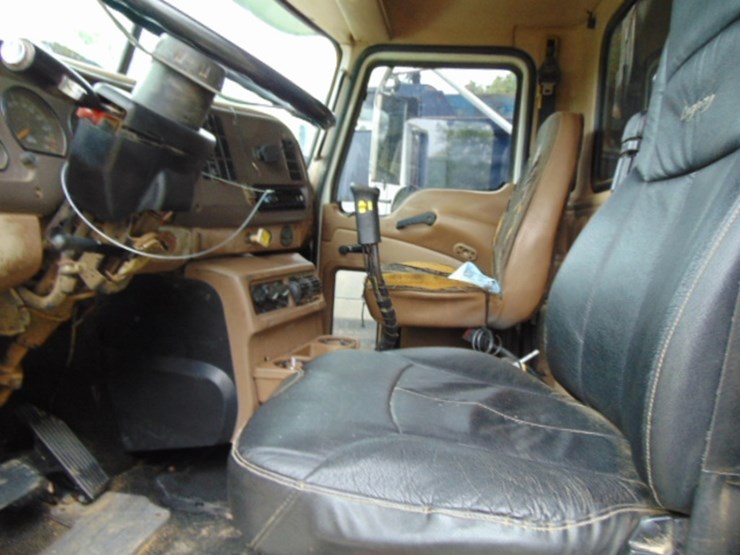 2004-mack-granite-cv713-image-7