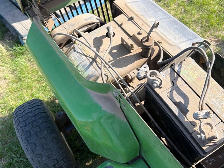 john-deere-212-image-4