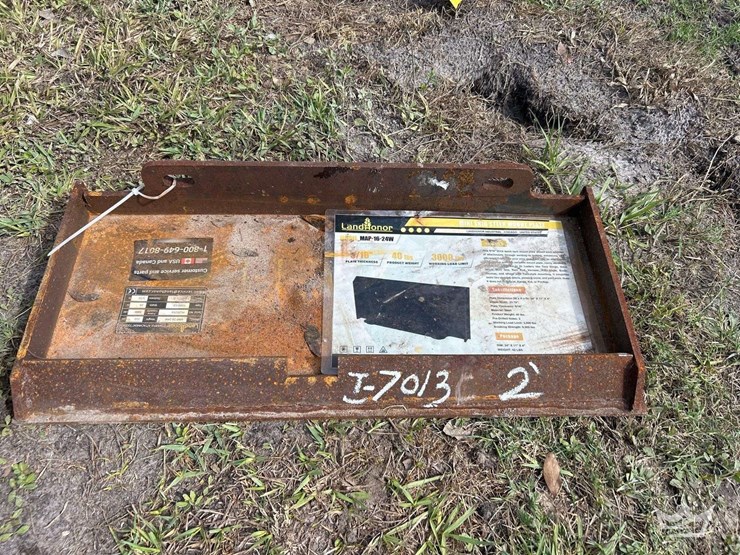 landhonor-map-16-24w-toro-cii-mounting-plate-skid-steer-attachment-image-1