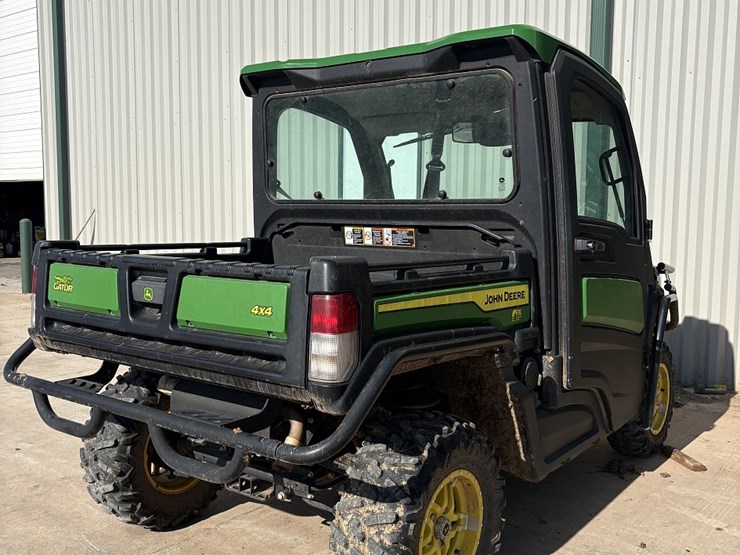 2021-john-deere-gator-image-4