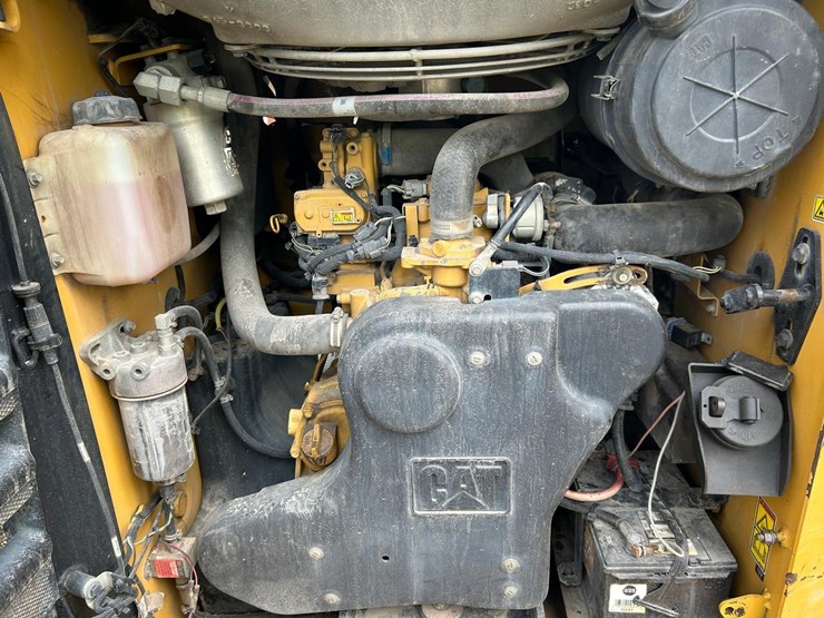 2015-caterpillar-299d-image-17