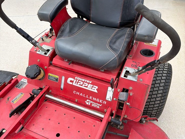 country-clipper-challenger-zero-turn-lawnmower-image-9