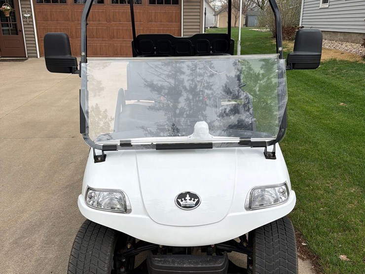 2023-evolution-electric-golf-cart-1-owner-image-2