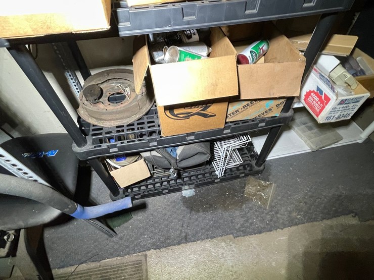 #7042-•-(2)-shelves-and-contents-image-5
