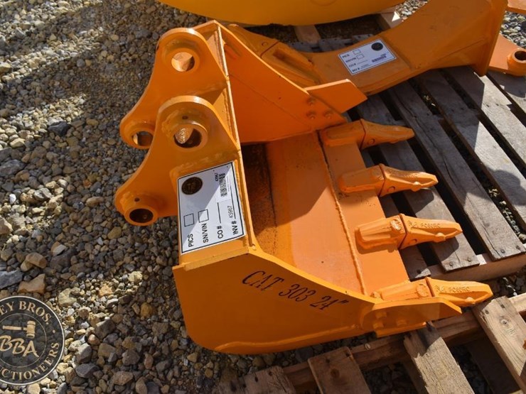 caterpillar-303-image-2