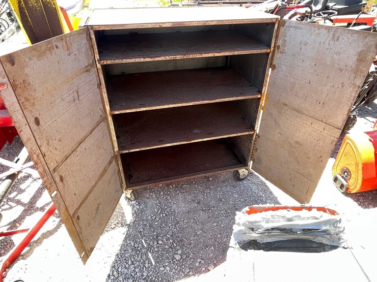 #7412-•-steel-cabinet-on-wheels-image-7
