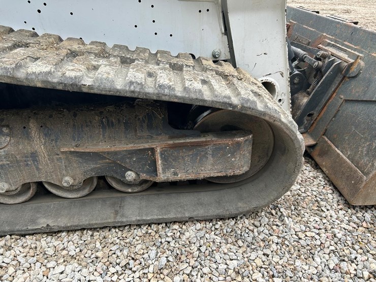 2022-bobcat-t770-image-14